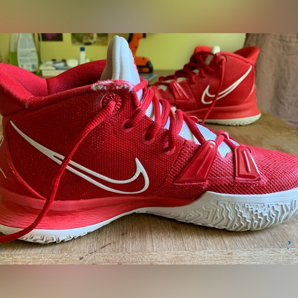 Basketball shoes Kyrie Irving red seven tb university edition great condition - Picture 2 of 10